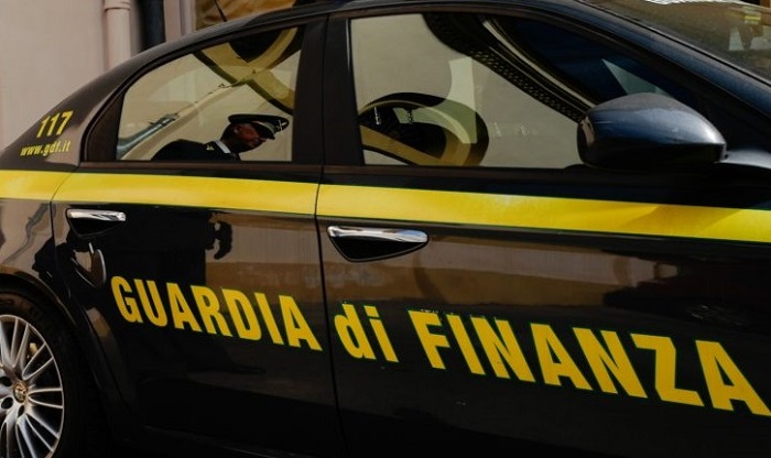 Finanza Vercelli: sequestrati immobili, vetture e denaro per frode fiscale