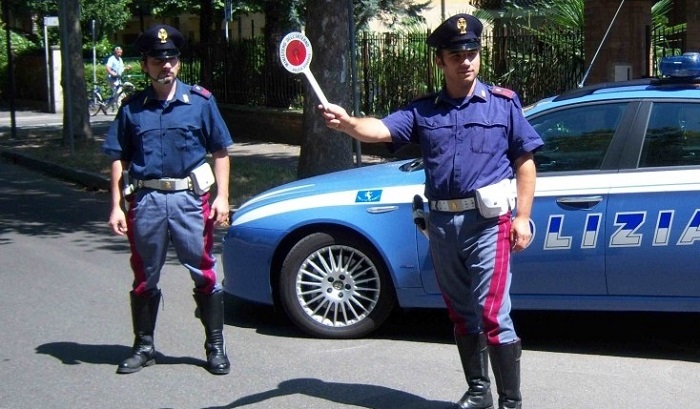 Polizia Stradale controlla gli autobus delle gite scolastiche
