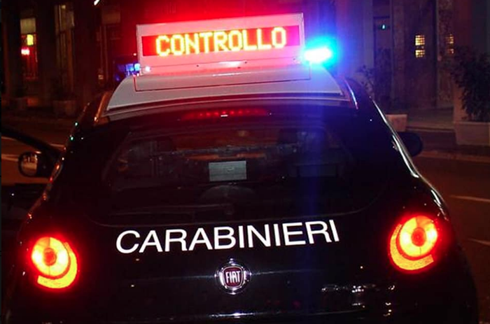 Ubriaco all'alba malmenato perché schiamazza