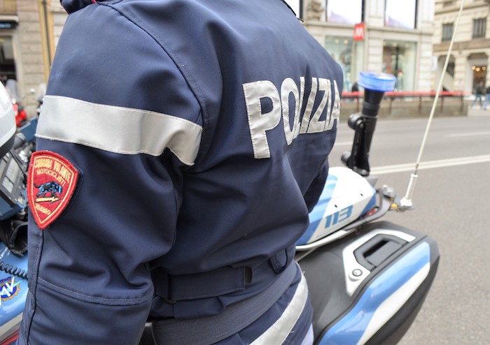 Viola il divieto di avvicinamento, arrestato stalker con il braccialetto elettronico