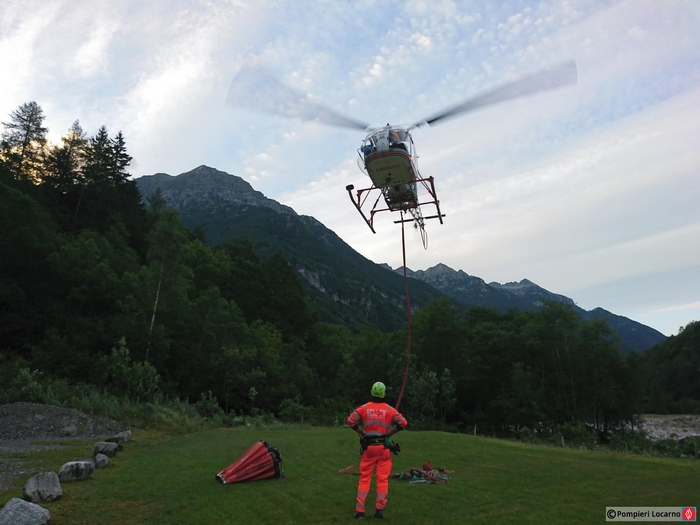 I pompieri tengono sotto controllo l’incendio di Solduno