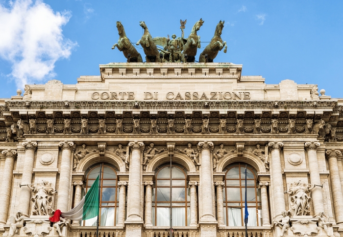 Palpeggiò una paziente nelle parti intime al Dea, Oss condannato a 6 anni e mezzo