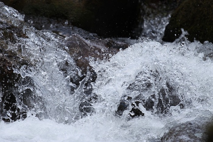 Acqua Novara-VCO: un fondo per pagare le utenze idriche di chi ospita rifugiati