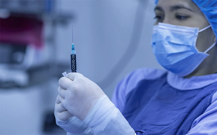 Il datore di lavoro dovrà obbligare i dipendenti a vaccinarsi contro il Covid? Se ne parlerà nell'incontro online di Azione VCO 
