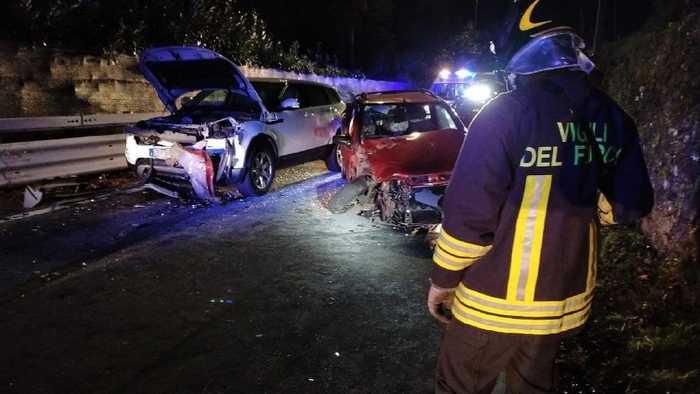 Scontro frontale sulla ss34 a Cannero: due feriti lievi (foto)