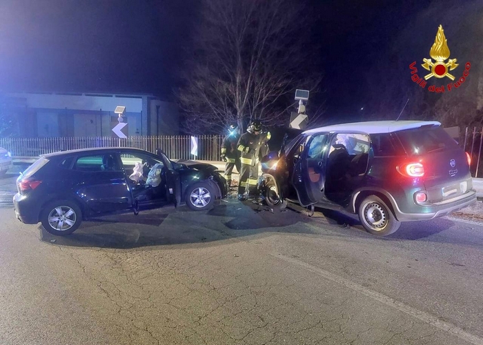 Frontale sulla via per la dogana: due feriti
