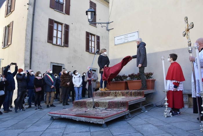 A Cannobio l'intitolazione della piazza al vescovo Germano Zaccheo - Foto  