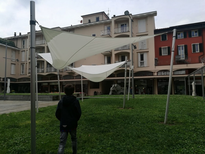 Arriva il temporale e le tende ombreggianti (ri)diventano sacchi d’acqua