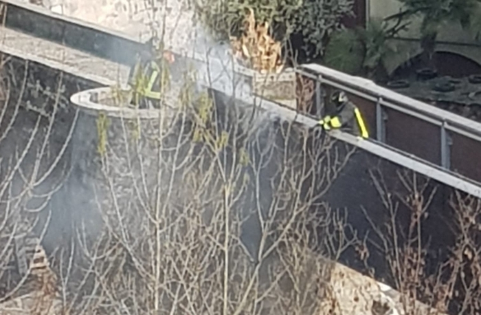 Principio d’incendio alla passerella sul torrente San Giovanni 