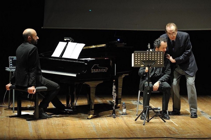 Mirabella declama a teatro i grandi classici della letteratura