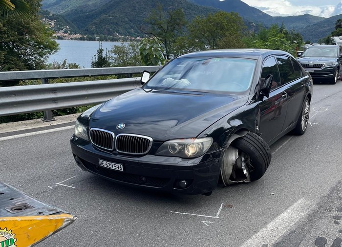 Frontale sulla ss34, lievi danni e problemi al traffico