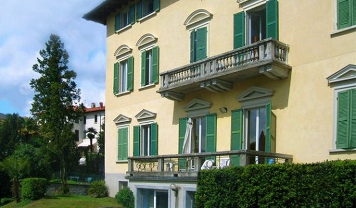 Non autorizzata e con carenze igienico-sanitarie: via la piscina dell’ostello