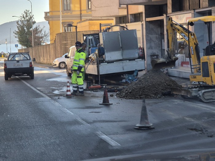 Perdita d’acqua a Intra: riparazione urgente e code