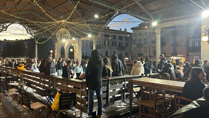 Inaugurata la pista da pattinaggio di Intra