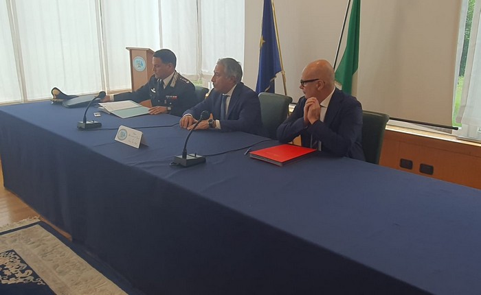 Carabinieri e Vco trasporti combattono il bullismo... sul bus