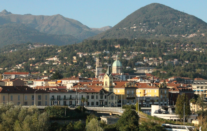 Parcheggi, Verbania Futura: “Dopo il deserto di piazza Garibaldi tocca a Intra”