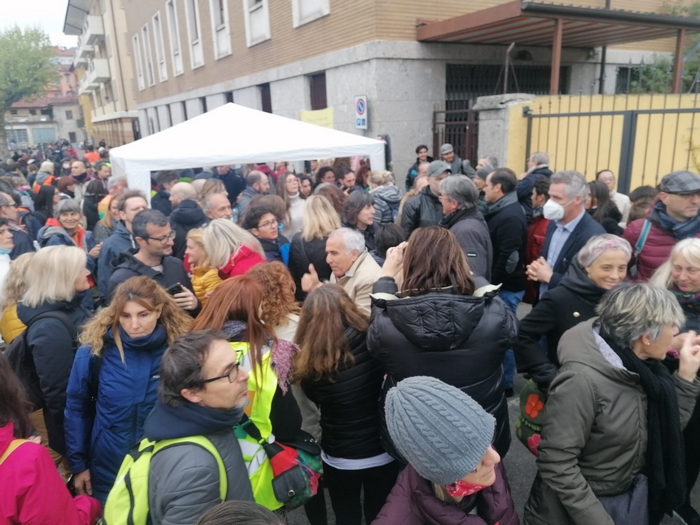 Intra, i manifestanti di sabato: non siamo negazionisti o no vax