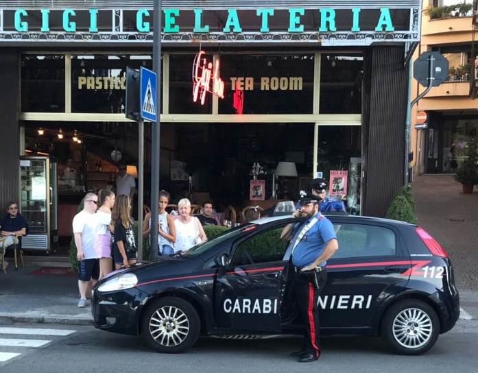 Ubriaco al bar con un taglierino in tasca: ucraino denunciato e espulso