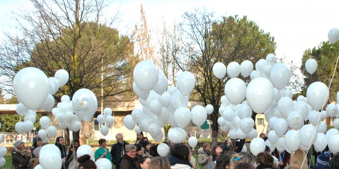 Palloncini bianchi contro il cancro infantile: anche Verbania aderisce 