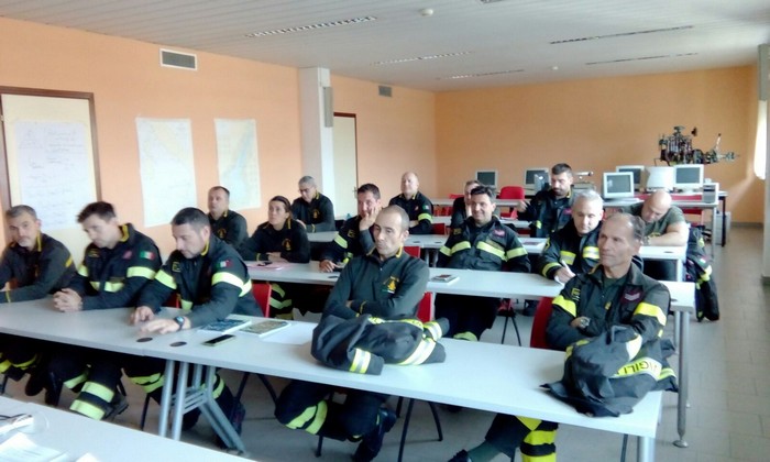 I vigili del fuoco addestrano esperti di ricerche in montagna con gps e satellitari (foto)