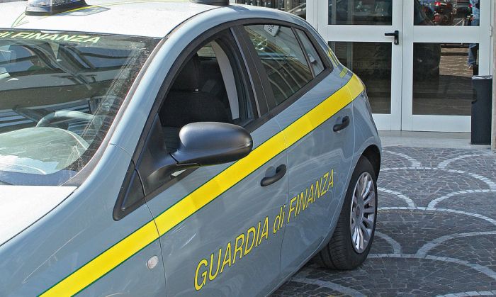 Software craccati, società di ingegneria multata per 42.000 euro, denunciato il titolare