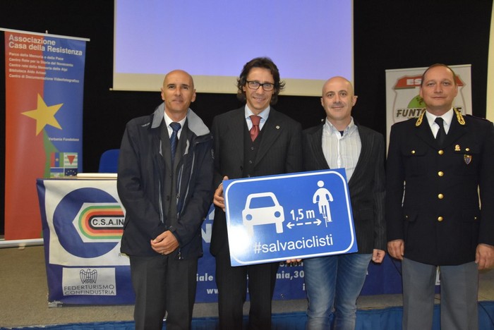 Automobilisti e ciclisti sicuri solo se tutti rispettano il codice della strada (foto)