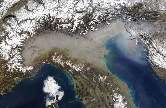 Una cappa di smog sul Piemonte e la pianura Padana: polveri sottili alle stelle