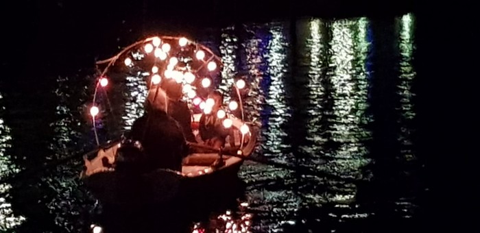 Processione a lago e fuochi d’artificio: Ghiffa ha festeggiato la Santa Croce (foto)