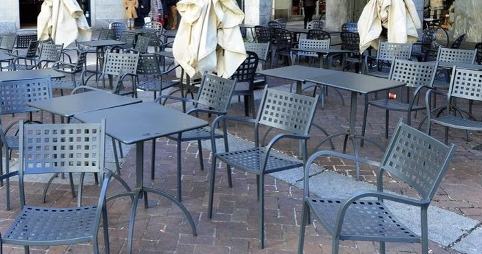 Tassa rifiuti e plateatico non pagati, tre bar morosi perdono il dehors