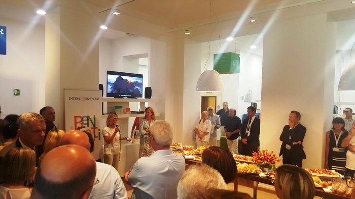Il cuore di Intesa Sanpaolo nella vecchia sede della popolare di Intra