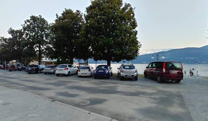 Sosta selvaggia nella piazza diffusa, una ventina di multe nel fine settimana