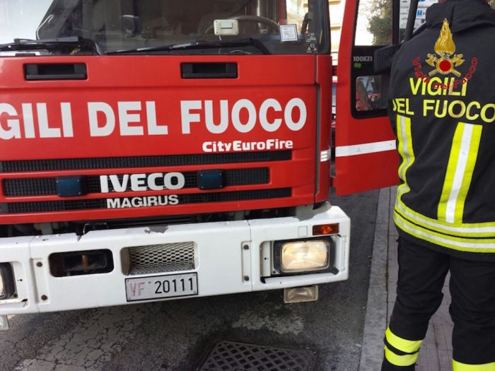 Esplode il motore d’un motoscafo: quattro feriti