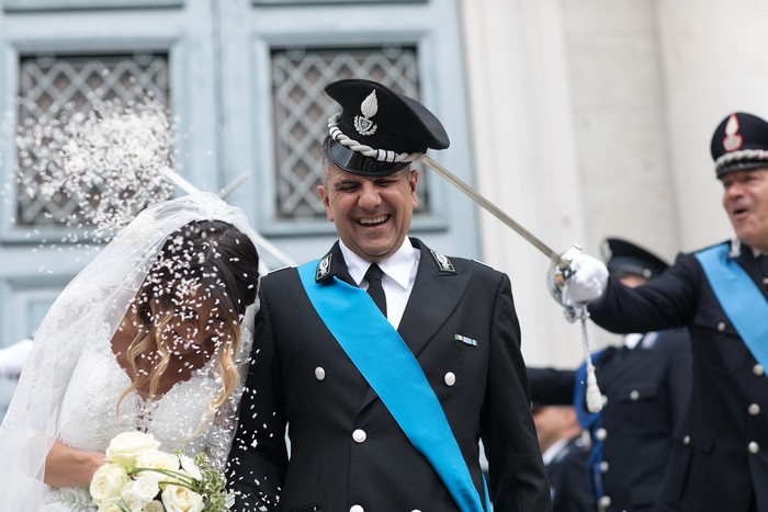 Nozze in alta uniforme per il comandante della scuola di polizia penitenziaria 