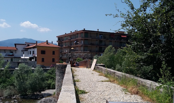 Giù i ponteggi, riapre la passerella ai Pontini 