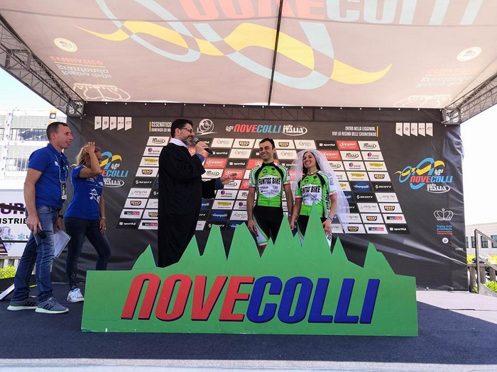 Un sì a due ruote: Davide e Alessandra sposi dopo la gran fondo ciclistica in Romagna