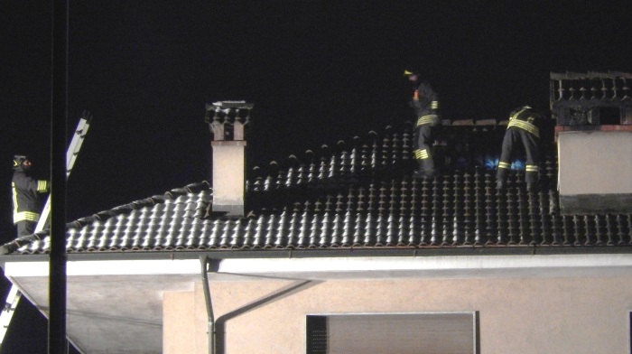Camino a fuoco, intervengono i vigili del fuoco