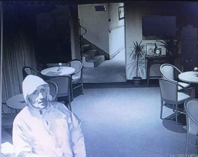 Furti nel quartiere Sant’Anna: il ladro ripreso in hotel finisce su Facebook