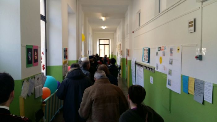 Elezioni, code ai seggi: affluenza al 22,23%