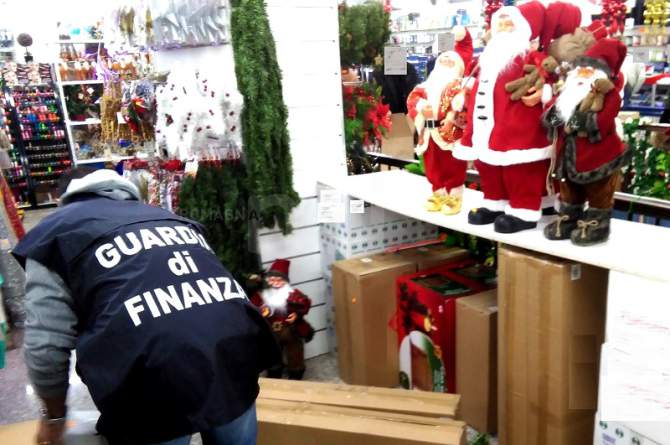 Giochi di Natale pericolosi: maxisequestro della Finanza