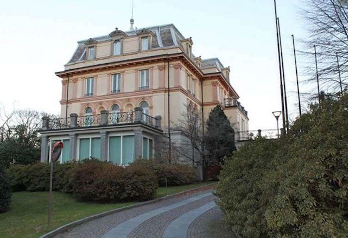Cinque classi del Maggia a Baveno: c'è l'accordo. Per gli studenti ancora un giorno in cortile 