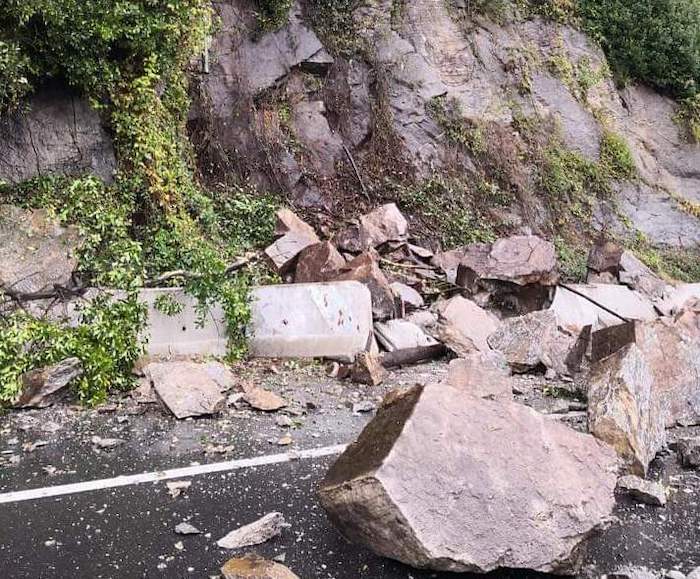 Frana Cannobio: traghetto per gli studenti, la Navigazione prepara corse speciali per i frontalieri - Foto 