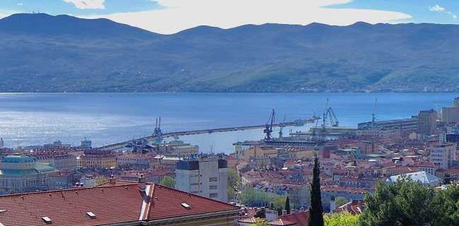 1920px Rijeka and mountain Učka