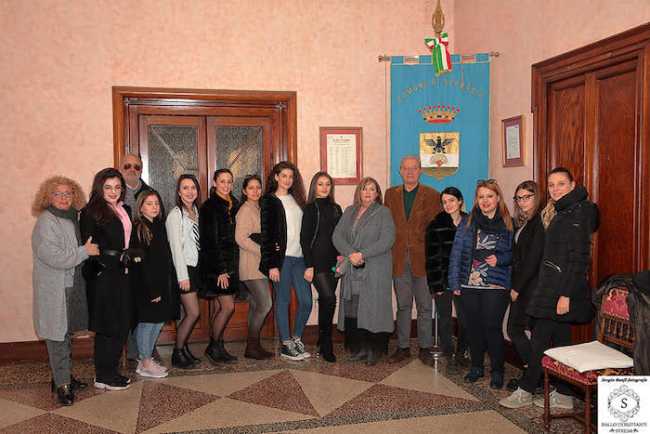 53212842 1332613486879219 2182951410620956672 n