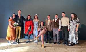 Cast al completo Fools