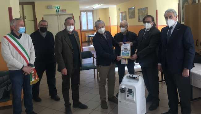 Da dx Luigi Viana Michele Clemente il dott. Fausto Spagnoli Sergio Merletti i Walter Costantini Marco Zacchera don Mauro Caglio Gianmaria Minazzi 