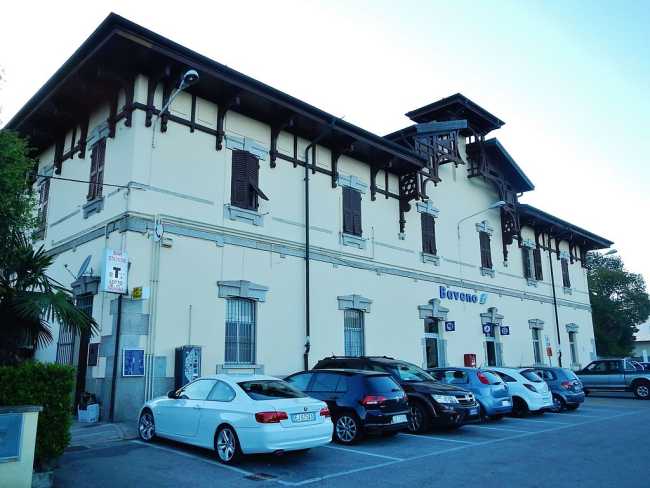 Train station Baveno Stazione di Baveno panoramio