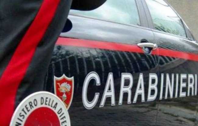 carabinieri auto porta scritta