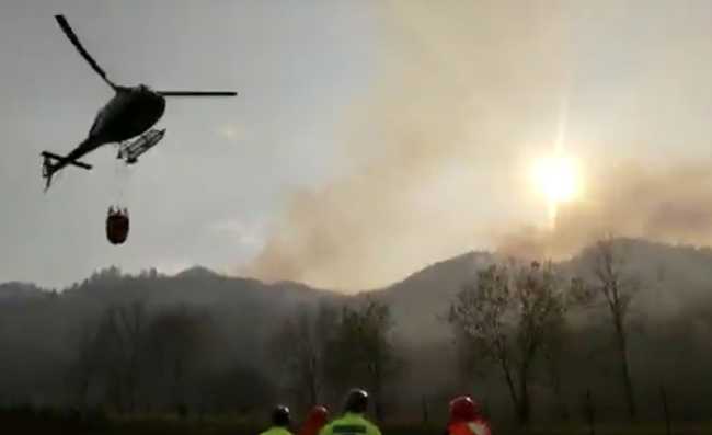 elicottero acqua incendio aib