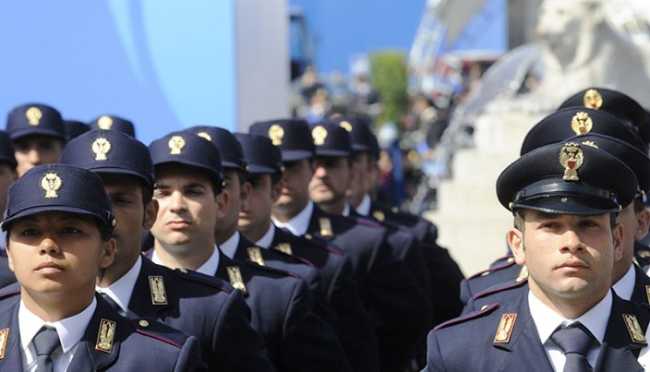 poliziotti generico