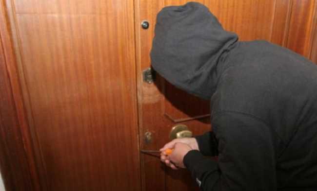 furto porta appartamento
